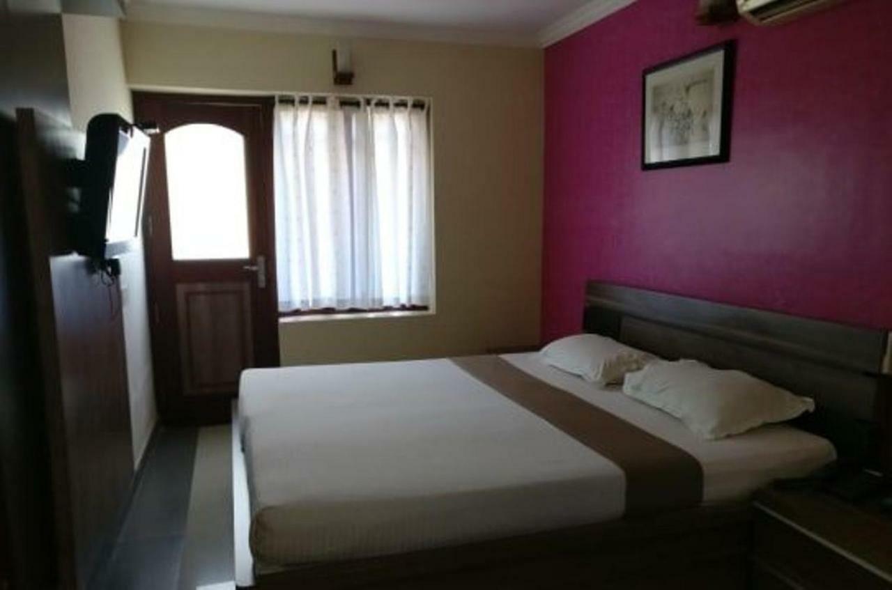 French Avenue Hotel Mahe Exterior photo
